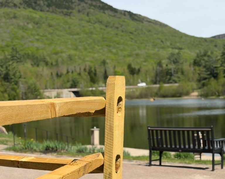 Cochran Pond and mountain view near Valley Pub & Restaurant