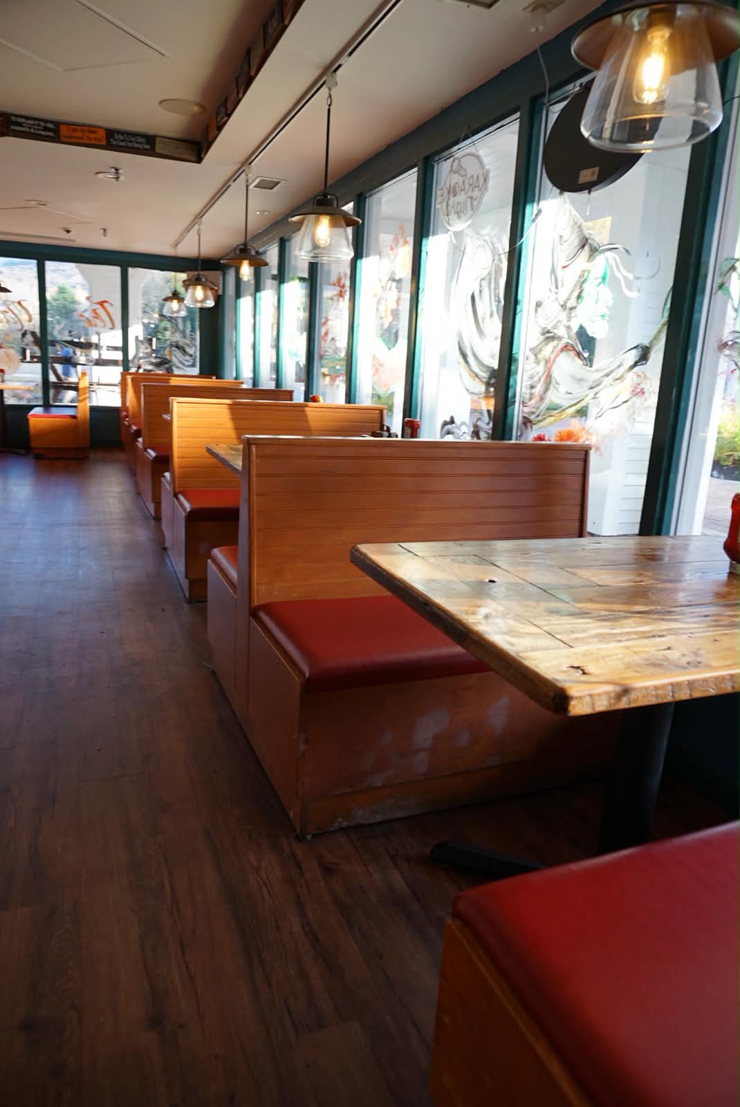 Dining booths inside Valley Pub & Restaurant